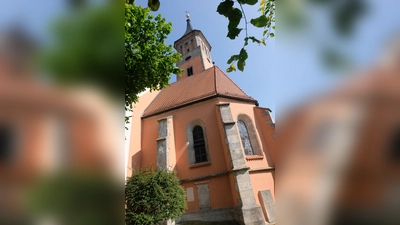 Mit der Aktion „Gottesdienst erleben“ laden die evangelischen Kirchengemeinden in Floß und Flossenbürg zu zwei Gottesdiensten im September ein. (Bild: Fred Lehner)