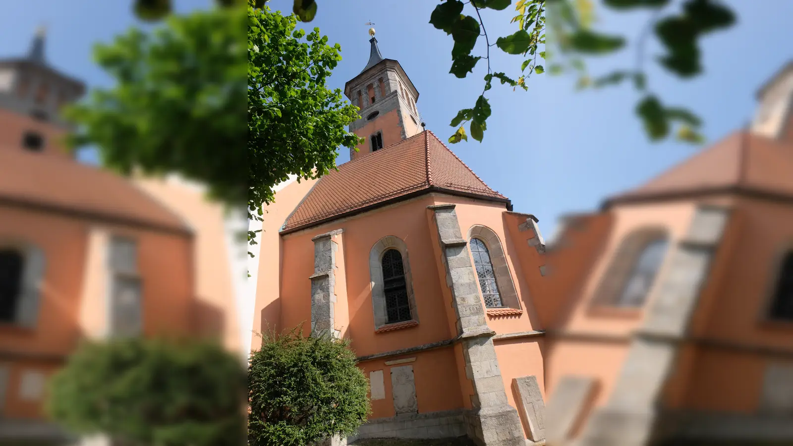 Mit der Aktion „Gottesdienst erleben“ laden die evangelischen Kirchengemeinden in Floß und Flossenbürg zu zwei Gottesdiensten im September ein. (Bild: Fred Lehner)