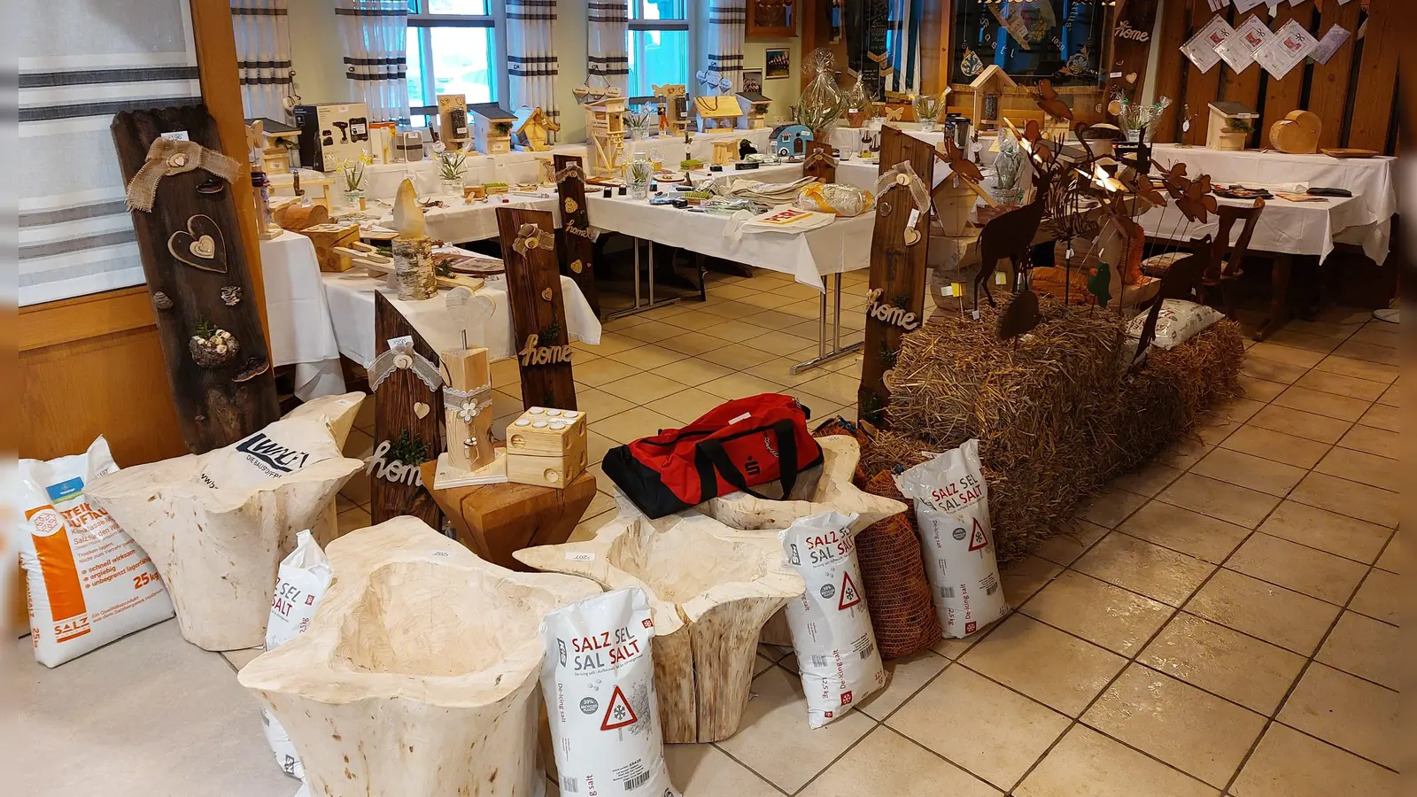 Die Kastler Böllerschützen hatten wieder eine große Tombola vorbereitet. Begehrteste Hauptpreise war wieder das Brennholz, das diesmal insgesamt 17 Ster umfasste. (Bild: Wolfgang Raps)