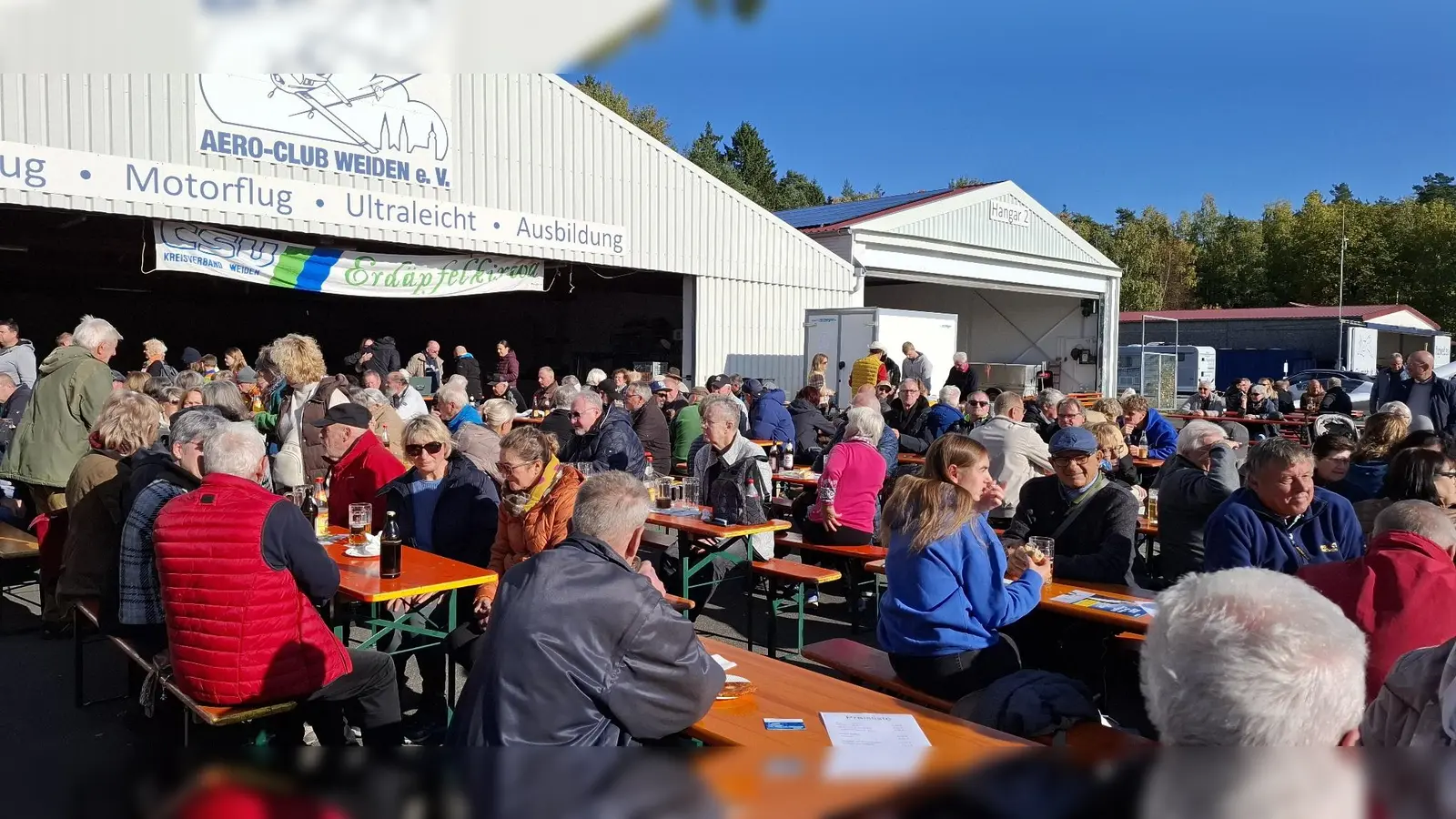 Großer Andrang bei der traditionellen CSU Erdäpflkirwa.  (Bild: Dagmar Nachtigall)