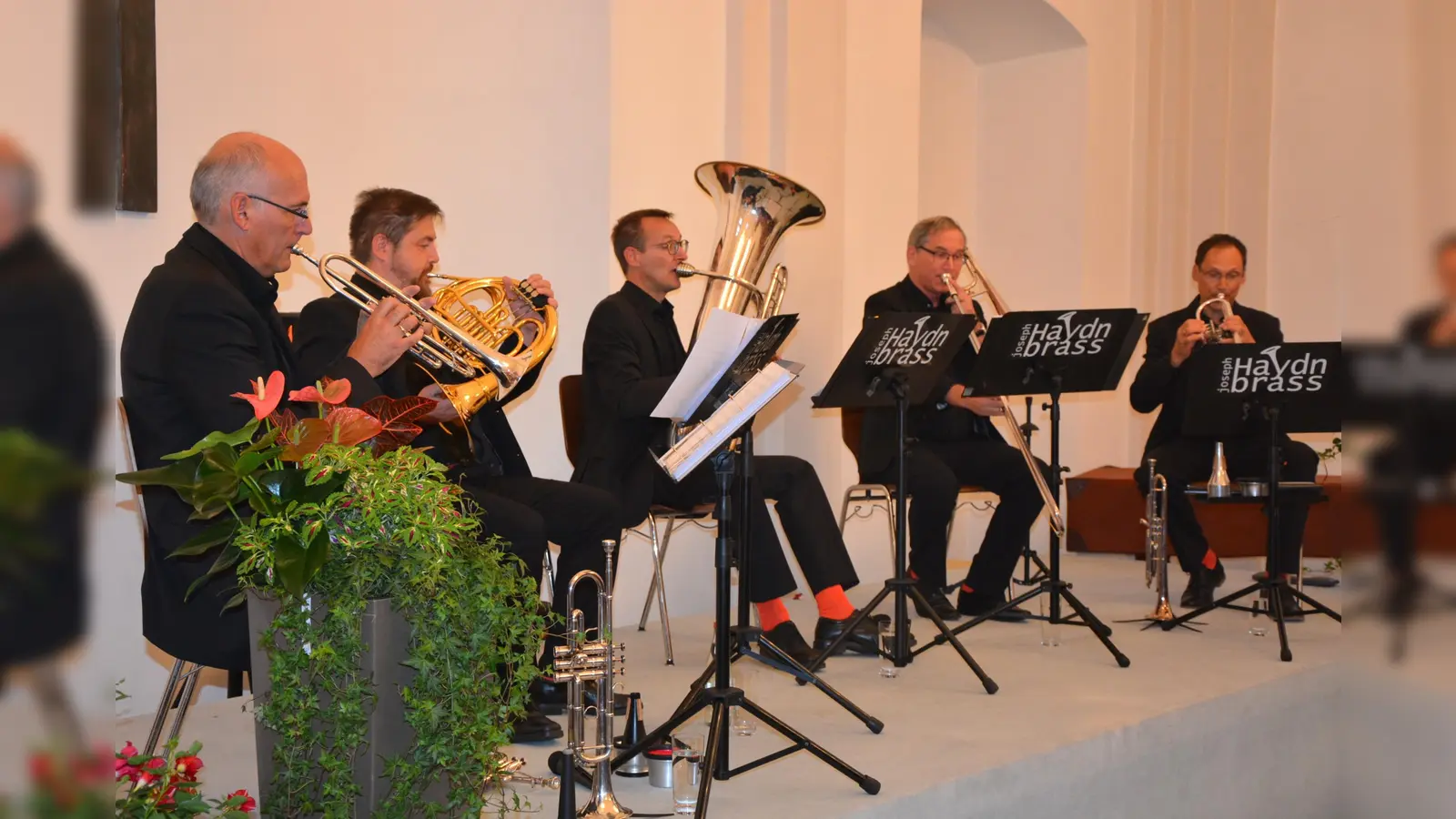 Im September 2022 gastierte das Ensemble Joseph Haydn Brass (Bild) schon einmal im Festsaal des Schlosses Fockenfeld. Am 10. Oktober diesen Jahres kommen die fünf Musiker aus dem Burgenland erneut nach Fockenfeld und gegen ein Benefizkonzert. Erneut verspricht das Konzert ein musikalischer Hochgenuss zu werden.  (Archivbild: Josef Rosner)