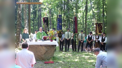 Gottesdienst am Gipfelkreuz (Bild: Xaver Meier)