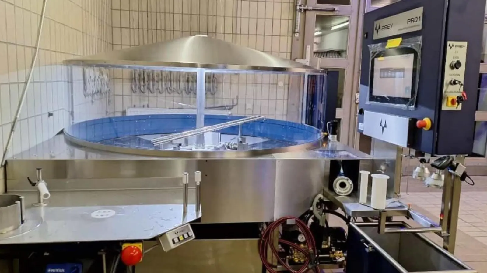 So sieht sie aus, die neue Schlauchwaschanlage für die Feuerwehren in der Verwaltungsgemeinschaft Schönsee.<br><br><br> (Bild: Feuerwehr Schönsee/exb)