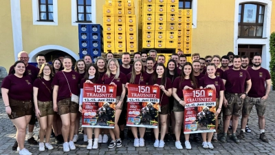 Der Festausschuss und die Festdamen der Feuerwehr Trausnitz zu Gast bei der Brauerei Fuchsberg (Bild: Andreas Bodensteiner)