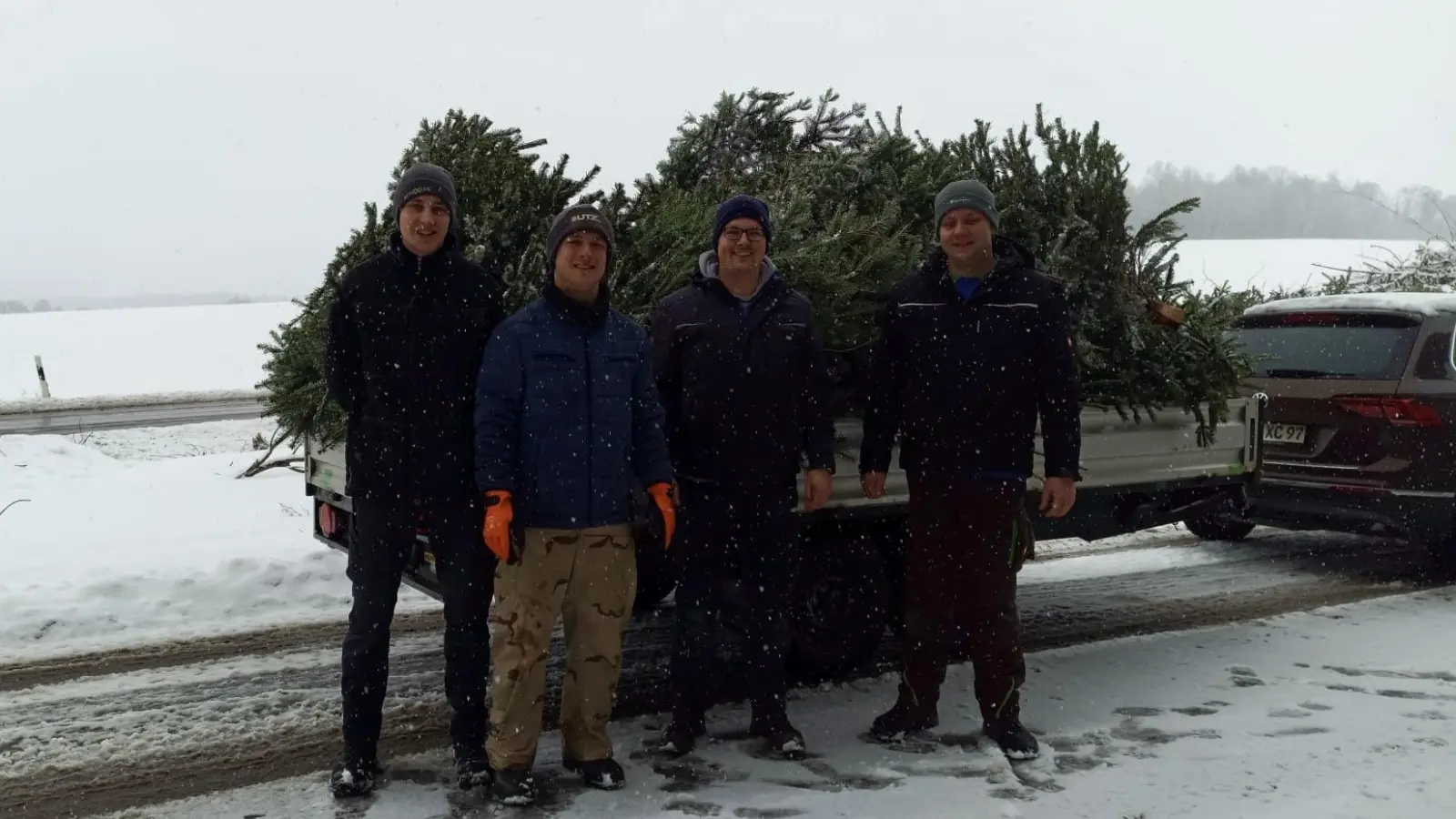 Ein Teil der Helfer der Sammelaktion 2026 der JU Waldthurn. (Bild: Daniel Bergmann)