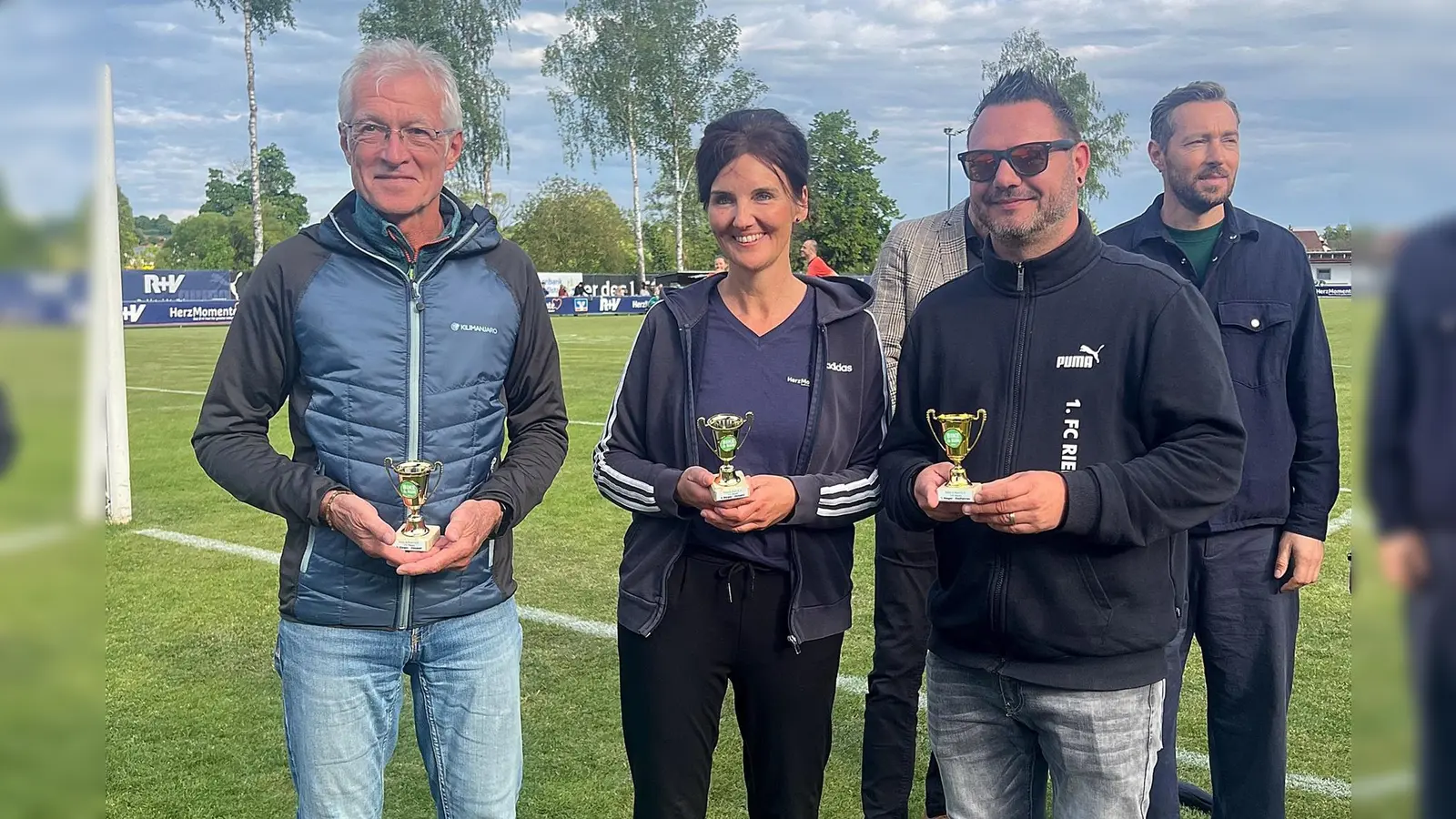 von links nach rechts: Die Gesamtsieger von Bike and Run: Franz Honis, Bettina Fehlner-Scherer, Bernhard Spies, stellv. für Vater Georg Spies, Sven Voss. (Bild: Matthias Becker)