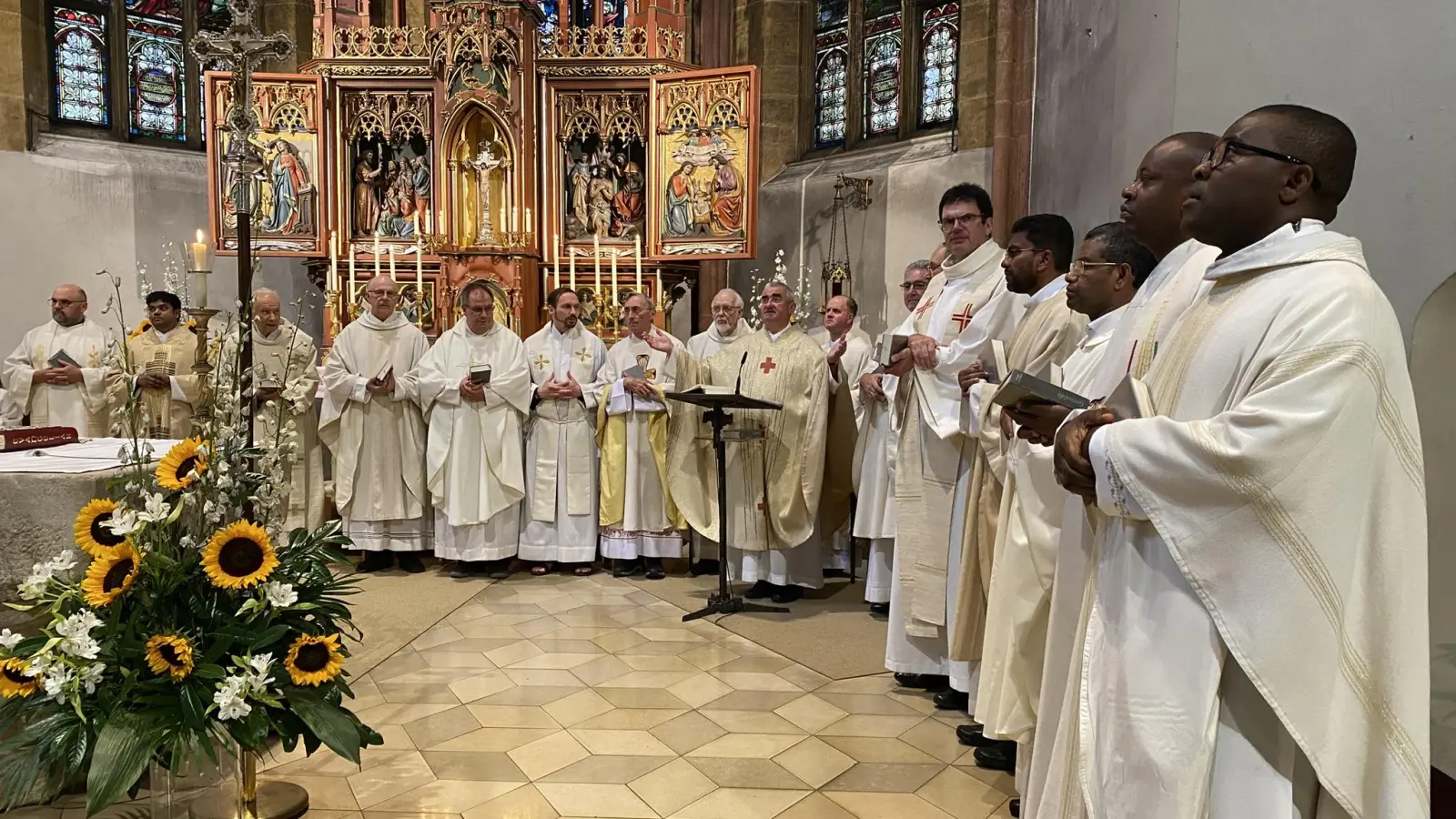 Zum Kapiteltag des Dekanats Nabburg-Neunburg unter Leitung von Dekan Alfons Kaufmann trafen sich Vertreter aller zugehörigen Pfarreien heuer in Nabburg. (Bild: Raphael Haubelt)