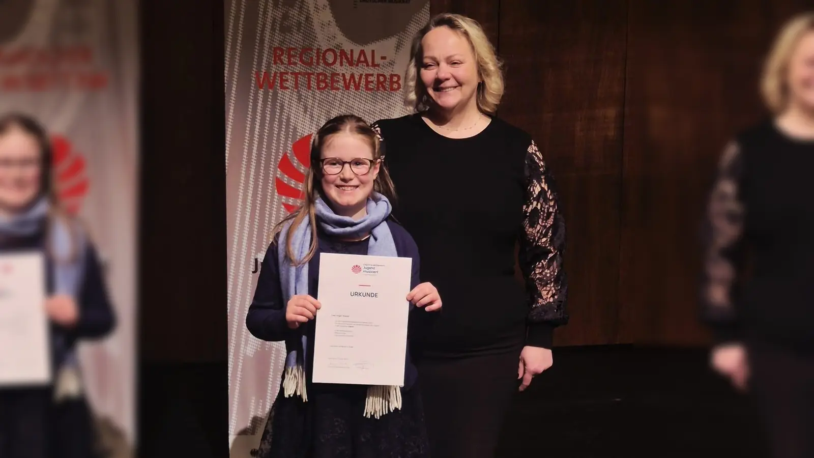 Lara Unger gemeinsam mit ihrer Klavierlehrerin Olena Kokidko. (Bild: Kristina Wiedel)