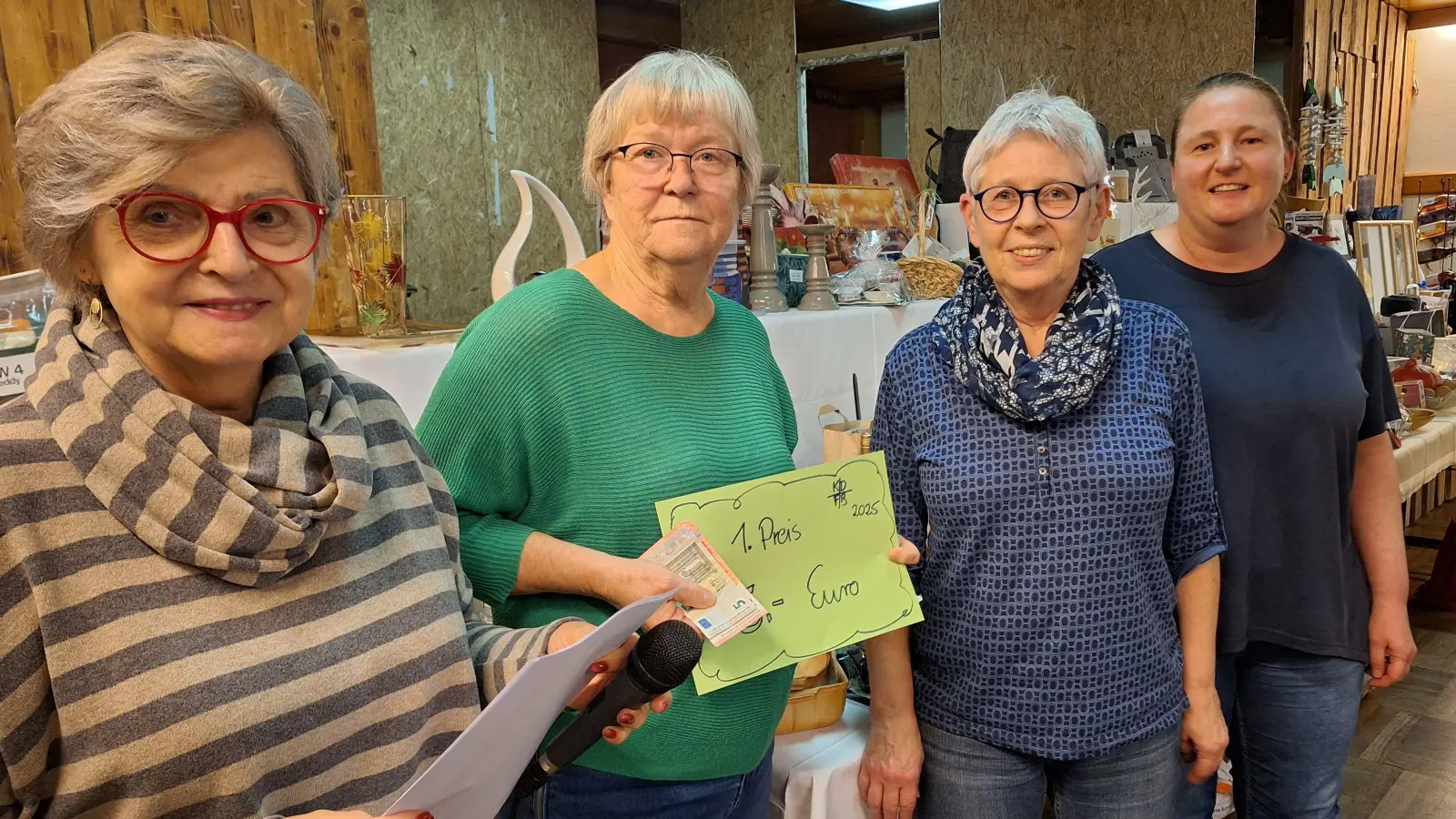 Hildegard Gallitzendörfer, mit den Siegerinnen, Rosa List, Klara Wanninger, Daniela Wanninger. (Bild: Margarete Hirsch)