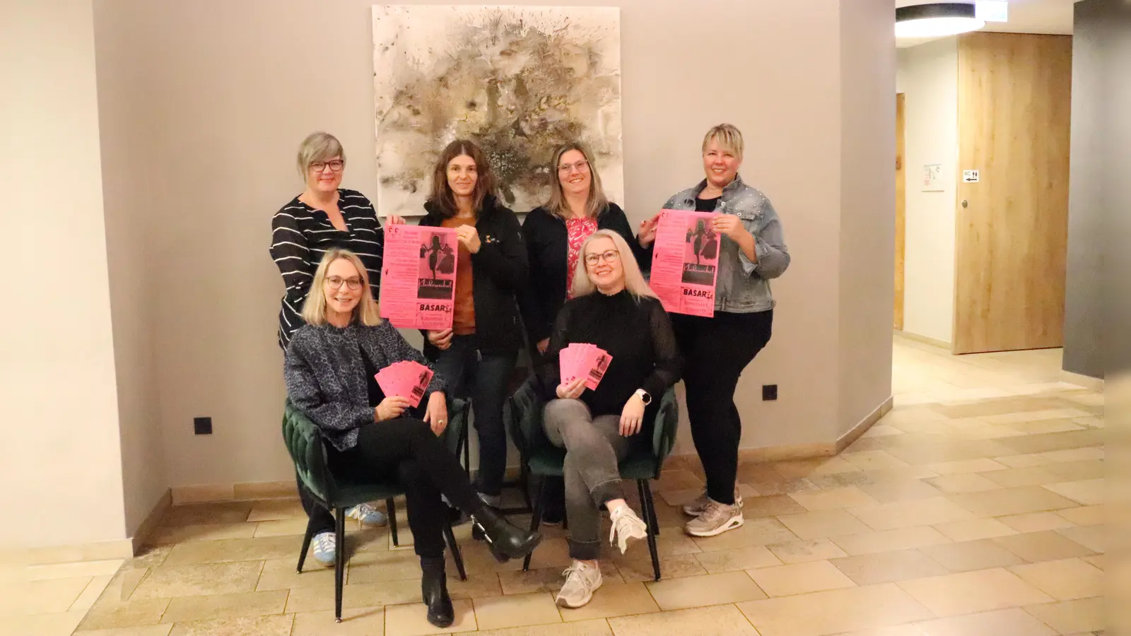 stehend von links: Manuela Meixner, Tanja Schießl, Susanne Albang, Ilona Bauer<br>sitzend von links: Natascha Bauer, Monika Steffens<br>es fehlt Simone Maderer (Bild: Monika Steffens)