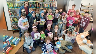 Die Klasse 2a in der Bücherei. (Bild: Maximiliane Kraus)