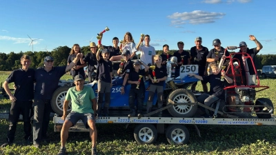 die starke Jugendmannschaft des ASC - für alle Jugendfahrer gab es einen Pokal, der freudig entgegengenommen wurde. (Bild: Michael Luber)