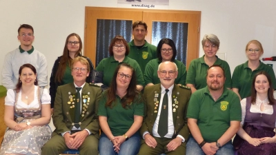 Die Führungsmannschaft der hUbertusschü+tzen aus Schirmitz (vorne 3. v. re.: Schützenmeister Josef Robl) (Bild: Hans Meißner)