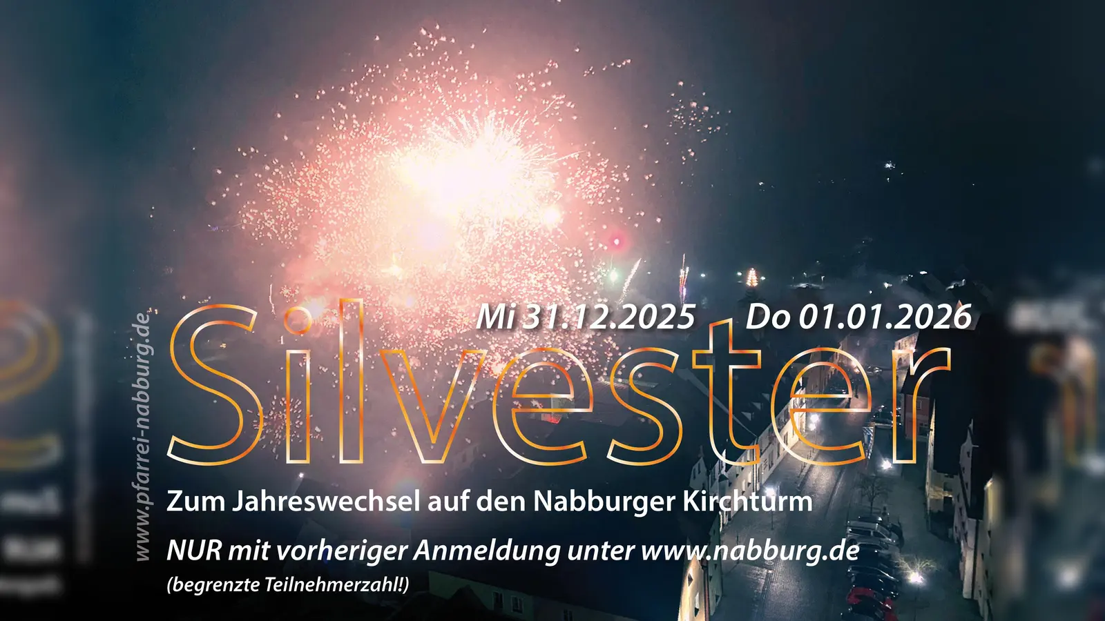 Blick aus dem Turmfenster von St. Johannes auf das Feuerwerk über der Stadt (Bild: Raphael Haubelt)