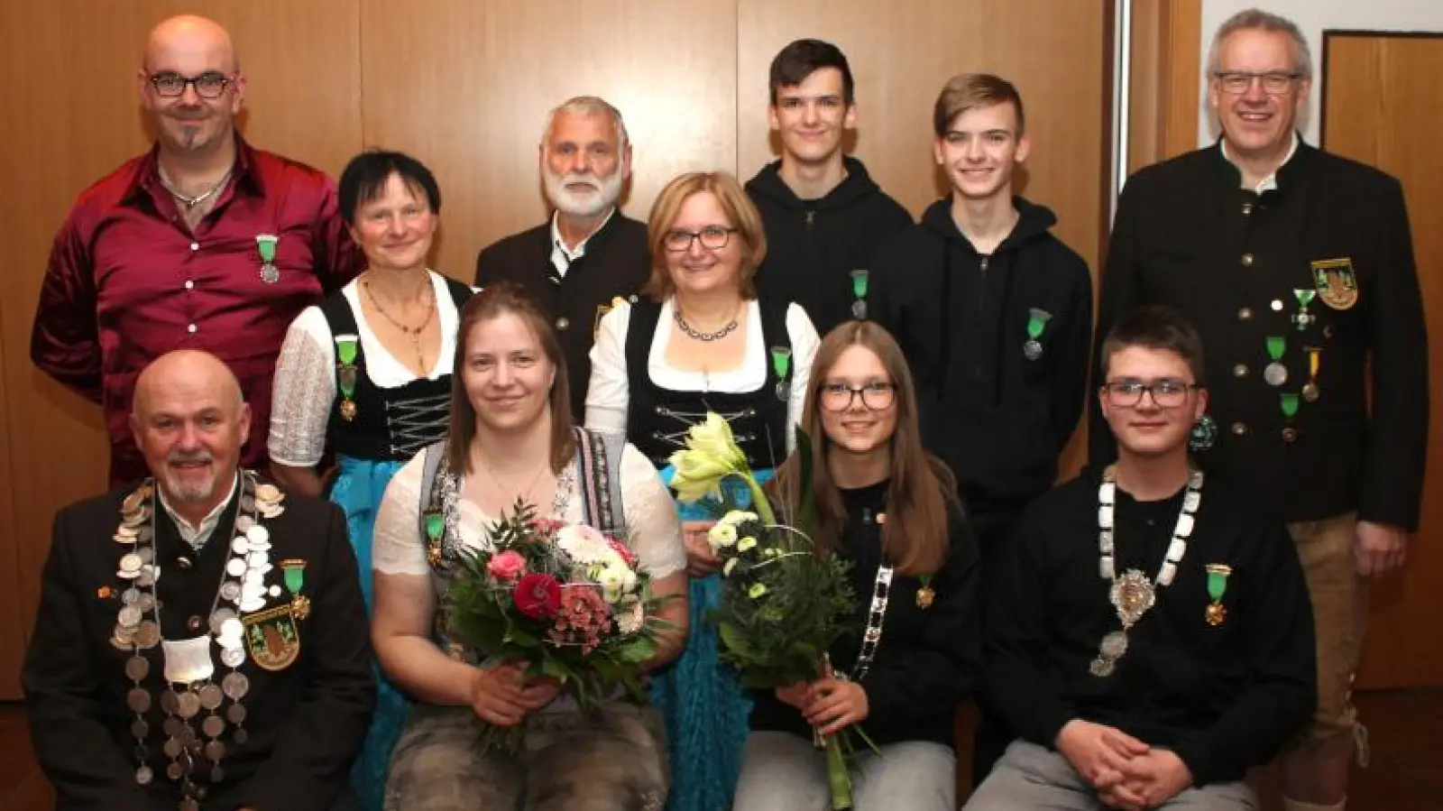 Die neue Würdenträger des Vereins mit Schützenmeister Thomas Kryschak (rechts) (Bild: Armin Kryschak)