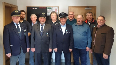Die geehrten Mitglieder der Krieger- und Soldatenkameradschaft. (Bild: Peter Ruhland)