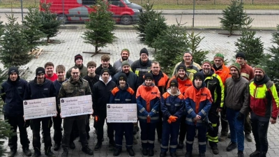 Die Spendenübergabe erfolgte direkt während des Verkaufs. (Bild: Emma Böhm)