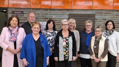 V. L. Olga Luft, Pfarrer Markus Nees, Beate Scholz, Maria Rahn, Cornelie Püschel, Doris Ulrich, Silke Wolfrum, Manuela Dostler, Antje Thoma (Bild: Martina Fröhlich )