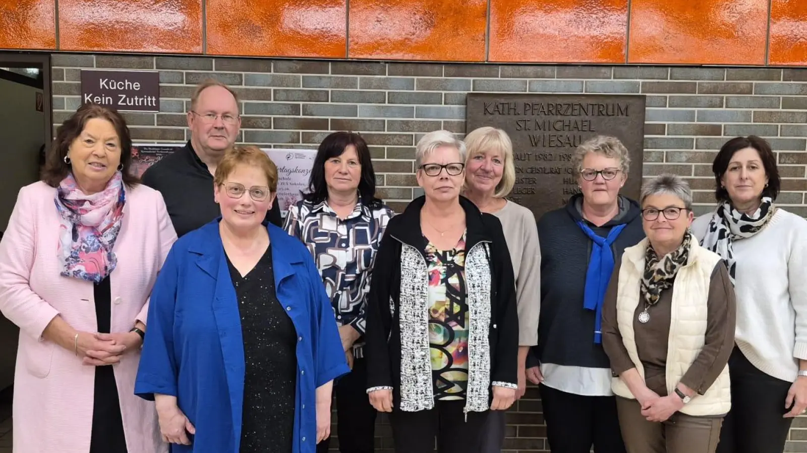 V. L. Olga Luft, Pfarrer Markus Nees, Beate Scholz, Maria Rahn, Cornelie Püschel, Doris Ulrich, Silke Wolfrum, Manuela Dostler, Antje Thoma (Bild: Martina Fröhlich )