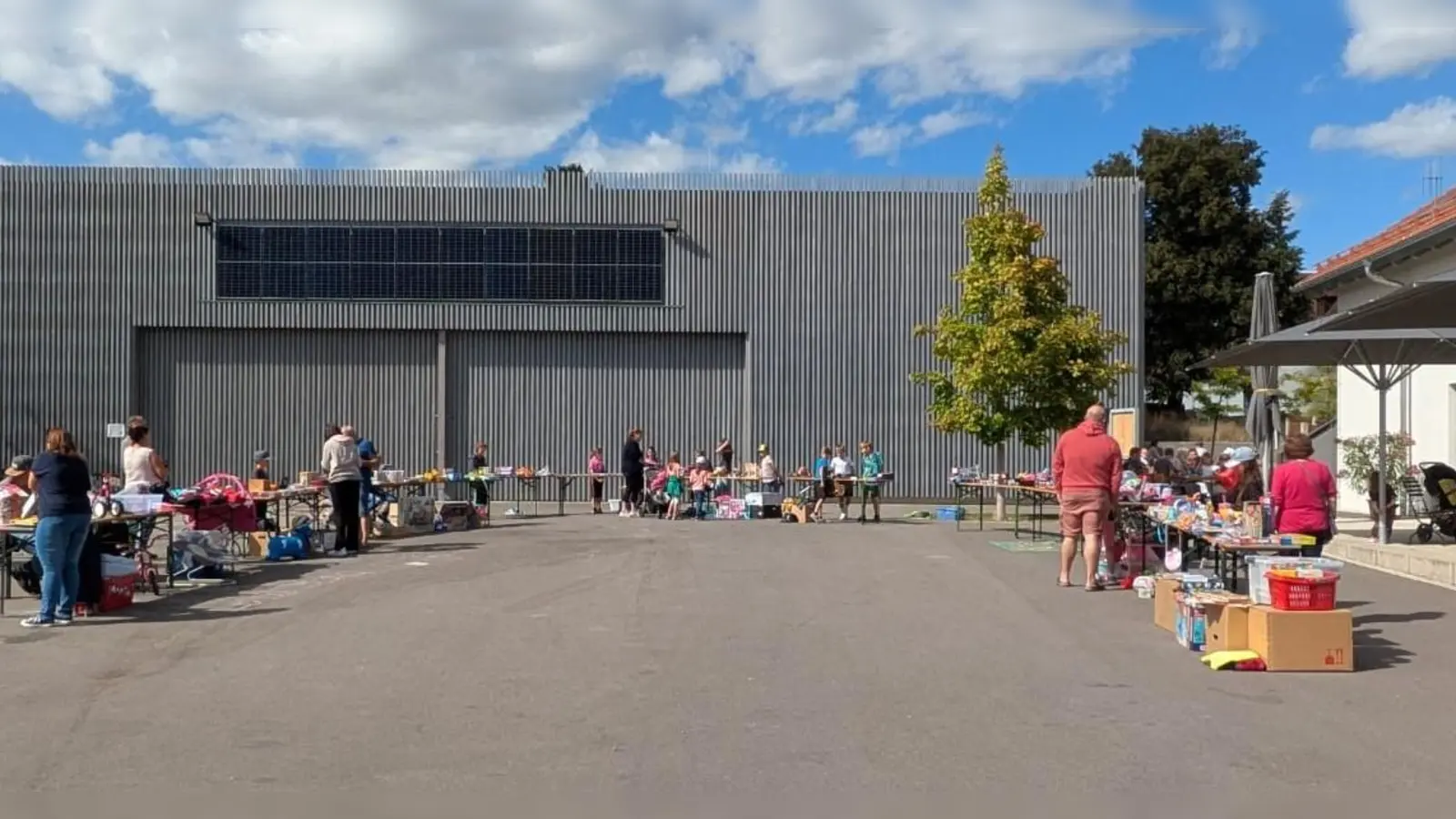 Kinderflohmarkt am Freizeitareal Bad Neualbenreuth (Bild: Franziska Köhler)