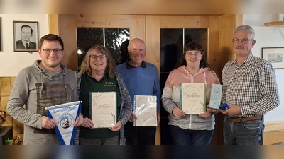 Von li. nach re.: Andreas Hendl, Tanja Hausknecht, Bernhard Schaumberger, Ramona Tretter, Josef Hanauer. (nicht abgebildet: Thomas Kraus sen., Jürgen Krüger und Wolfgang Liedl) Foto: Karin Dostler  (Bild:  Karin Dostler  )