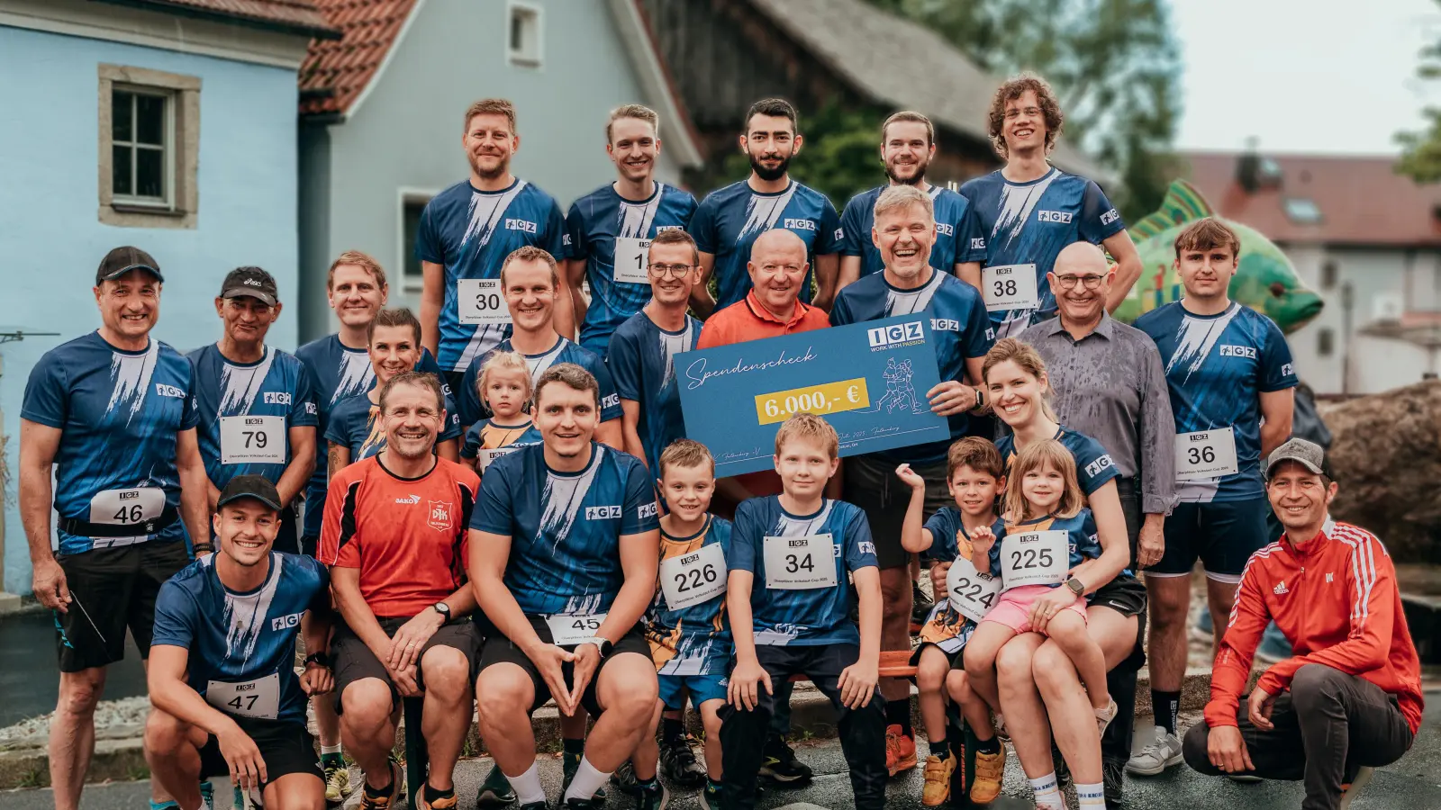 Das IGZ-Team gemeinsam mit den Funktionären der DJK Falkenberg (Bild: Wolfgang Knoll)