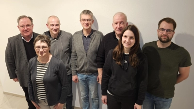 Das neue Gremium (v. li): Vorsitzender Pfarrer Michael Birner, Renate Werner, Helmut Graf, Kirchenpfleger Markus Hubmann, Richard Ertl, Lena Schmalzl, Florian Kohl (Bild: Markus Hubmann)