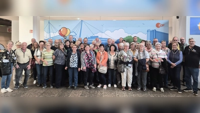 Die onTour-Reisegruppe erlebte fünf abwechslungsreiche Tage in Hessen und im Spessart – von Rüdesheim und Frankfurt bis zum Schloss Mespelbrunn und dem geplanten Überfall der Spessarträuber. (Bild: Walter Heldrich)
