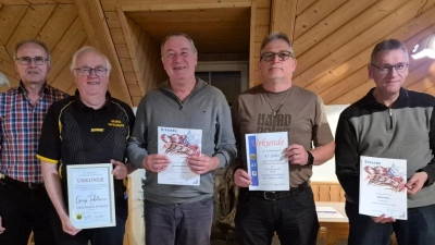 : v.l.n.r. Abteilungsleiter Werner Apfelbacher, Georg Tafelmeier, Walter Apfelbacher, Christian Schönberger, Martin Weeber  (Bild: Jana Apfelbacher)