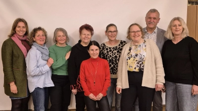 Von links: Laura Weber, Stadträtin, Irene Meier, Stefanie Stangl,, Petra Vorsatz, Susanne Hauer, die neugewählte Vorsitzende, Petra Heimann, Elisabeth Zehetbauer, Hans-Jürgen Gmeiner, Stadtrat, Martina Leithenmayr („Marthe“). (Bild: Petra Vorsatz)