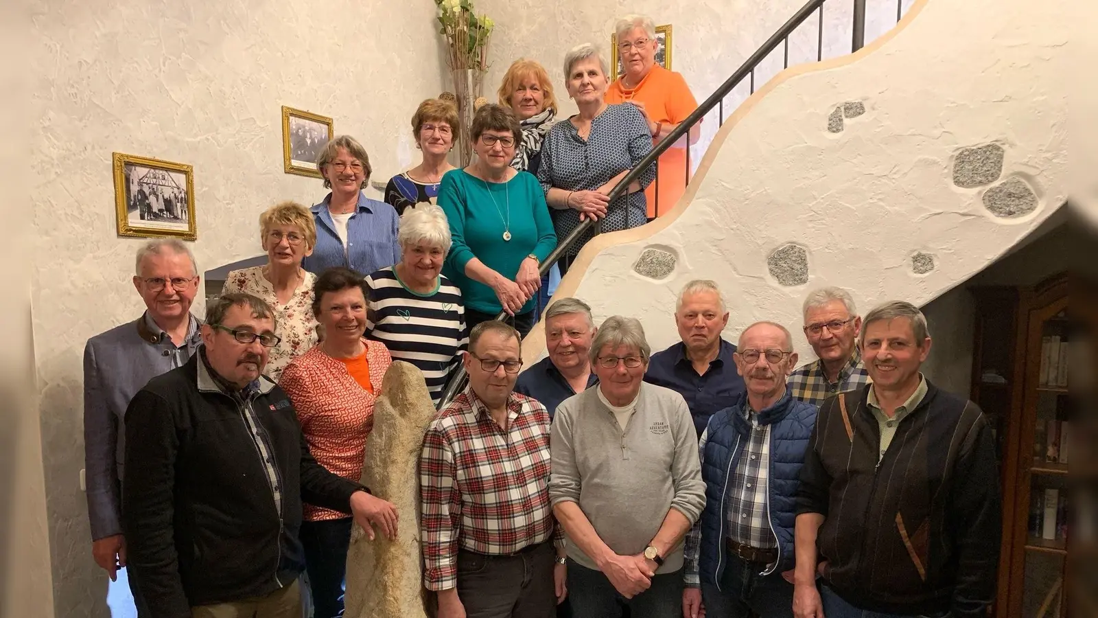 Ehemalige Schülerinnen und Schüler der Wernersreuther Schule. (Bild: Gerhard Lang )