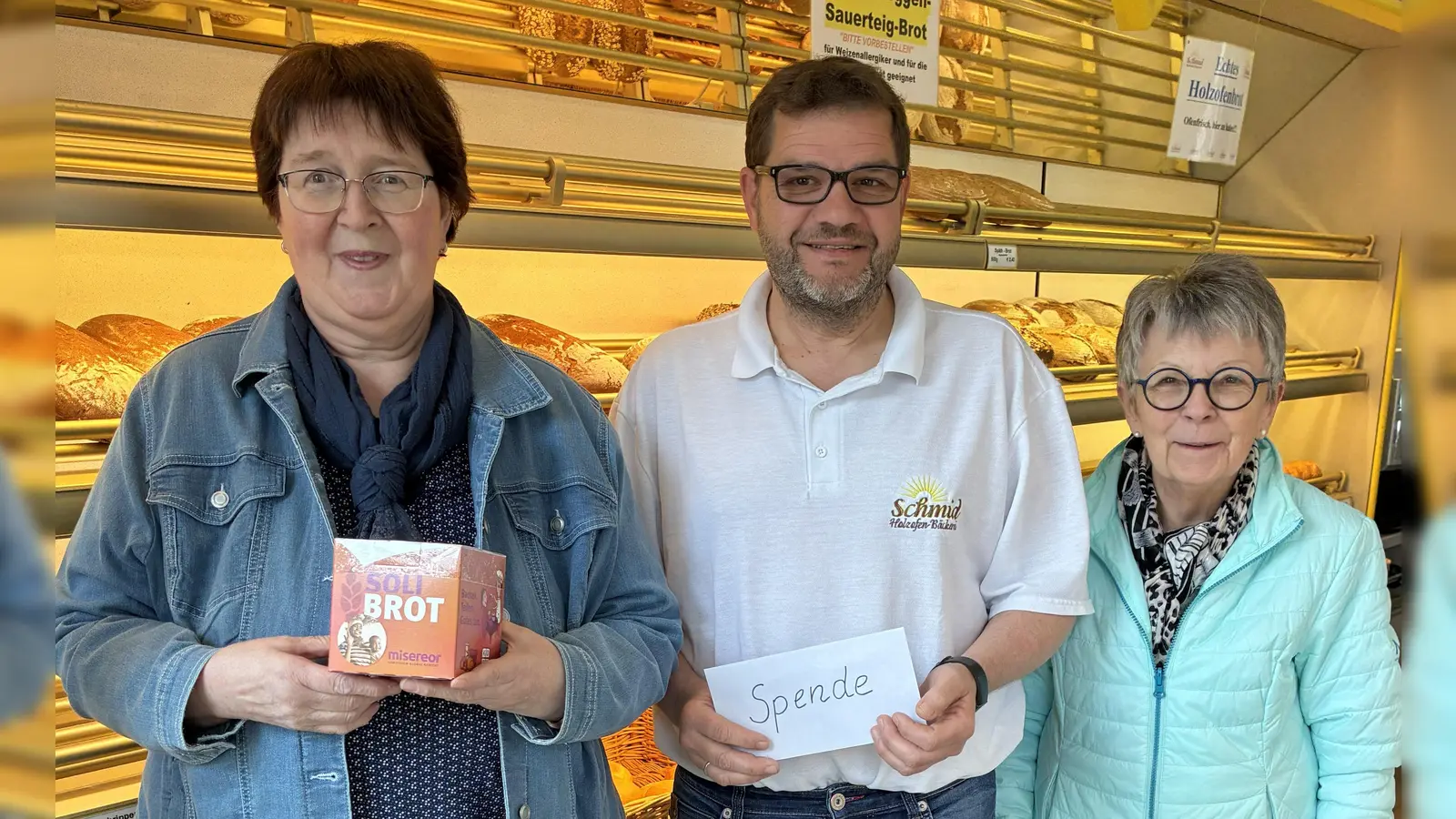 KDFB Frauen Doris Kellner und Rita König mit Wolfgang Schmid (Bild: Rita König)