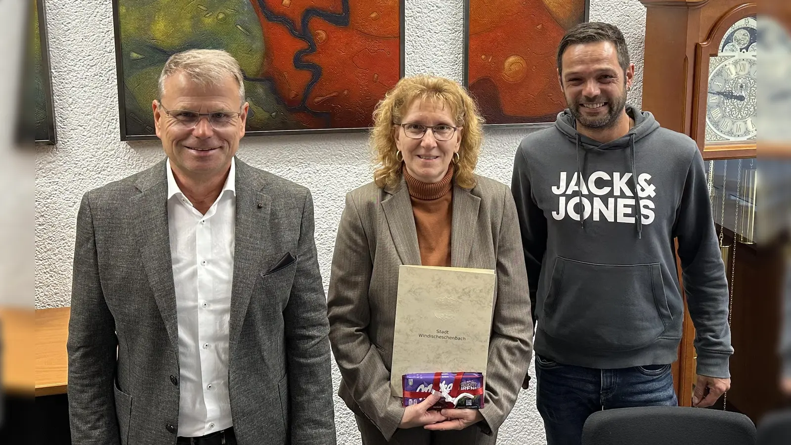 v.l. Bürgermeister Karlheinz Budnik, Jubilarin Petra Käs, Personalratsvorsitzender Ediz Kozanli (Bild: Karlheinz Budnik)