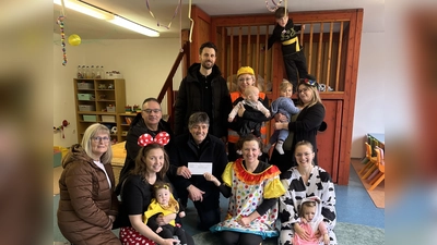 Über die Unterstützung der CSU freuten sich die Mütter und Kinder der Eltern-Kind-Gruppen.  (Bild: Gerald Morgenstern)