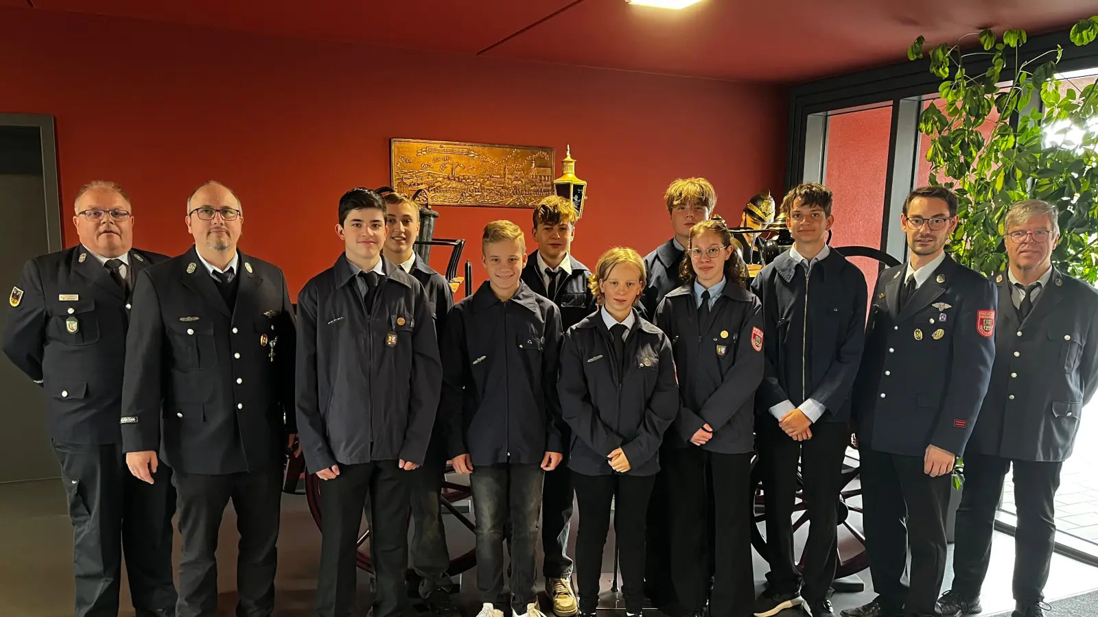 Gruppenbild nach Übergabe der Abzeichen (Bild: Frederik Römer)