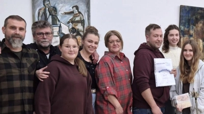 Zweiter Schützenmeister Stefan Lautner (links) mit den erfolgreichen Teilnehmern des Glaskugelschießens. Den ersten Preis gewann Werner Künneth aus Oberbibrach (2. v. l.) (Bild: Gerhard Löckler)