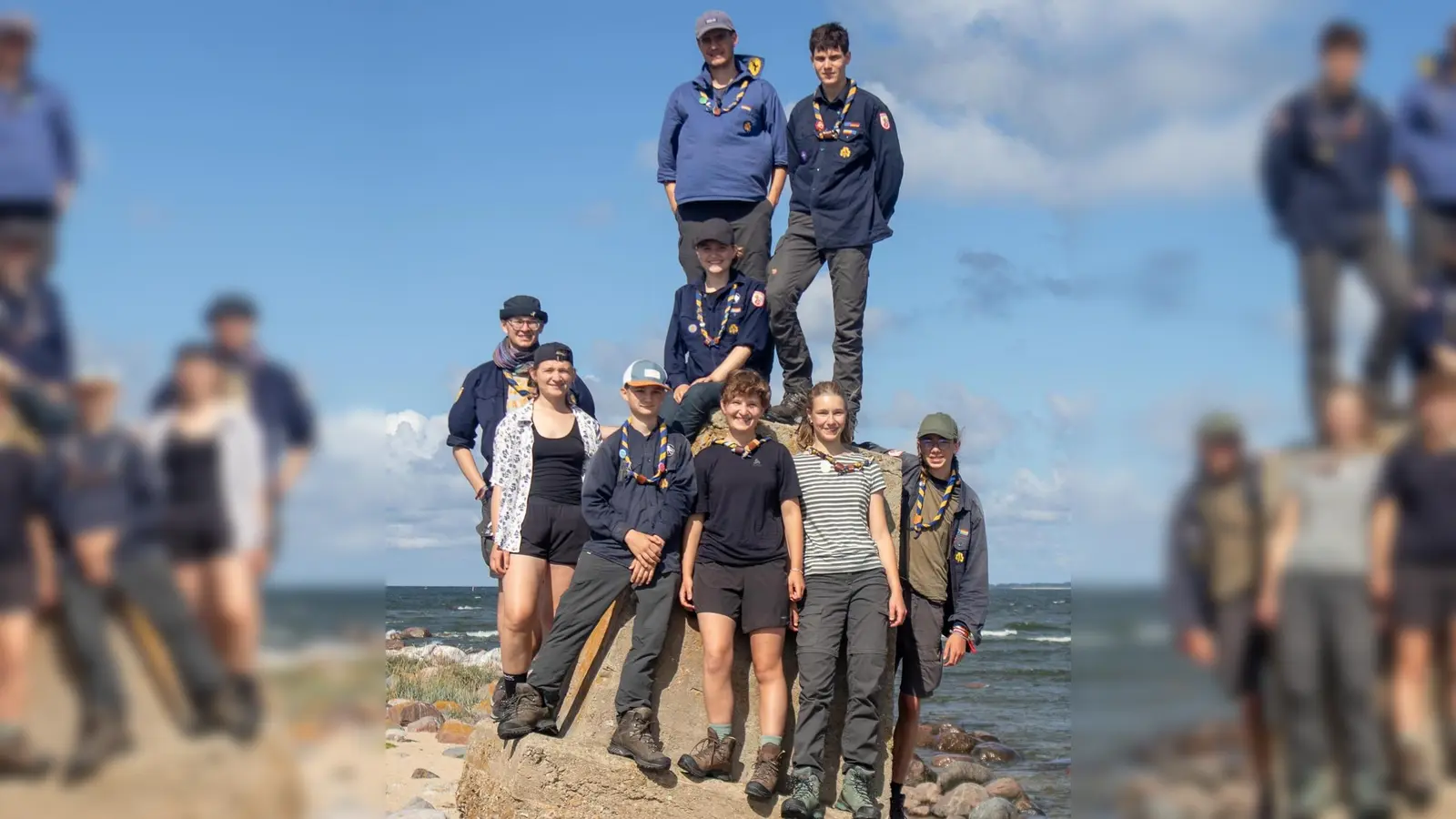 Die Fahrtengruppe des Stamm Graf Gebhard an dem Küstenabschnitt, wo das baltische und das finnische Meer aufeinandertreffen. (Bild: Benjamin Kopczyk)
