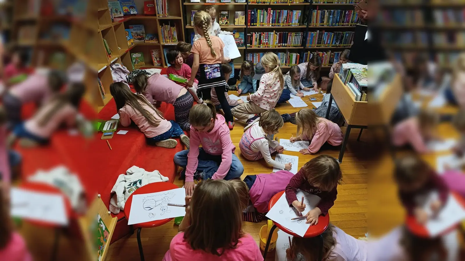 Beim Vorlesenachmittag „Oh du fröhliche Osterzeit” wurde den vielen Kindern ein abwechslungsreiches Programm geboten. (Bild: Jonas Dittrich)