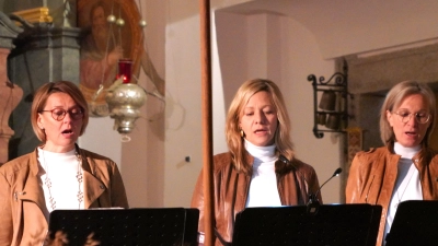 Archibild: TriAngel beim Marienlob am Fahrenberg mit (von links) Andrea Götz, Steffi Daubenmerkl und Doris Völkl (Bild: Franz Völkl)
