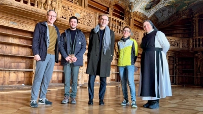 Besichtigung der Stiftsbibliothek mit Vertretern des EKS-Büros (Bild: Martina Zanner)