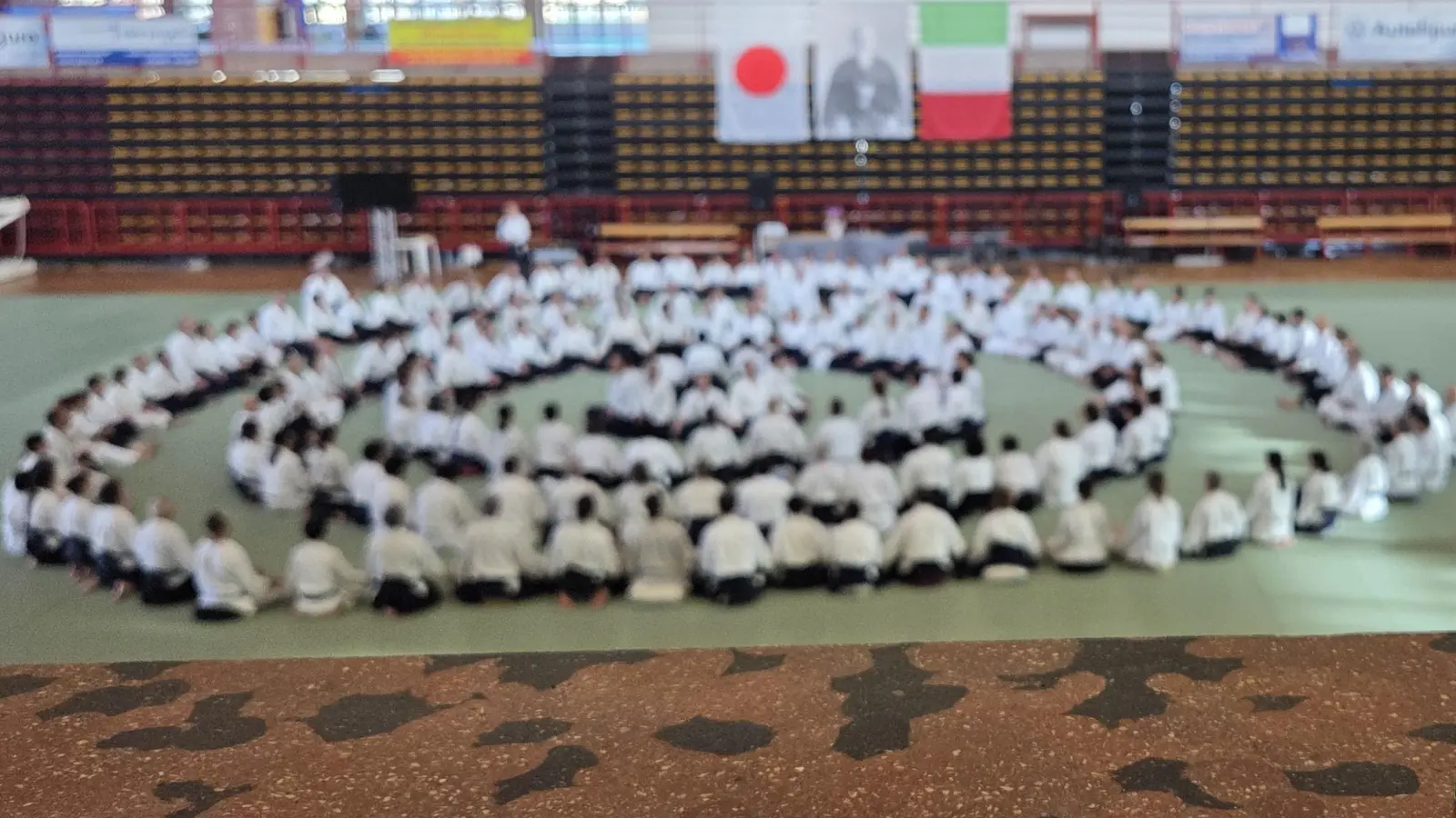 Gemeinsame Meditationsübung während des Lehrgangs (Bild: Marcus Creutzburg)