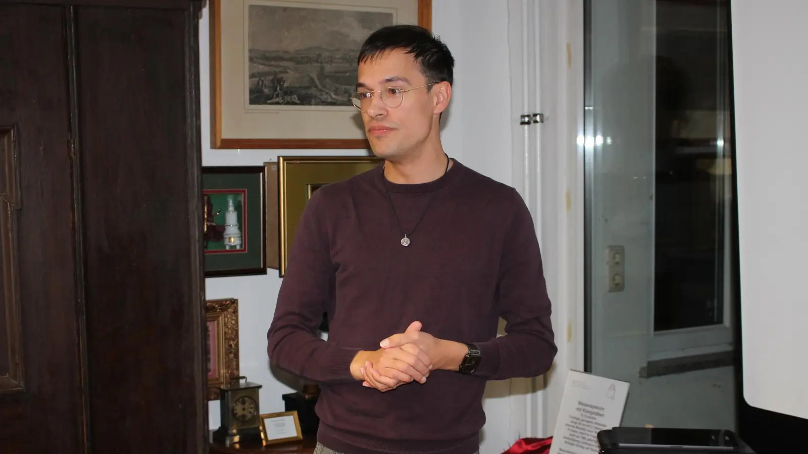 Über entschleierte regionale Geschichtsmythen sprach Dr. Adrian Rossner im Kemnather Musikeum. (Bild: Bernhard Piegsa)