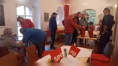 Feuerlöscherüberprüfung (Bild: Bettina Moser)