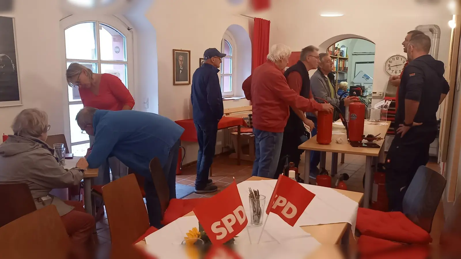 Feuerlöscherüberprüfung (Bild: Bettina Moser)