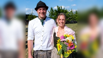 Das neue Oberkirwapaar der Betzenberger Kirwa: Maximilian Nitzbon aus Betzenberg und Luisa Donhauser aus Schwand. Nitzbon ist zweiter Vorstand der ELJ Betzenberg-Birgland und seit der Gründung im Jahr 2018 dabei, Donhauser gehört der Landjugend seit 2022 an. (Bild: Eva Kölbel)