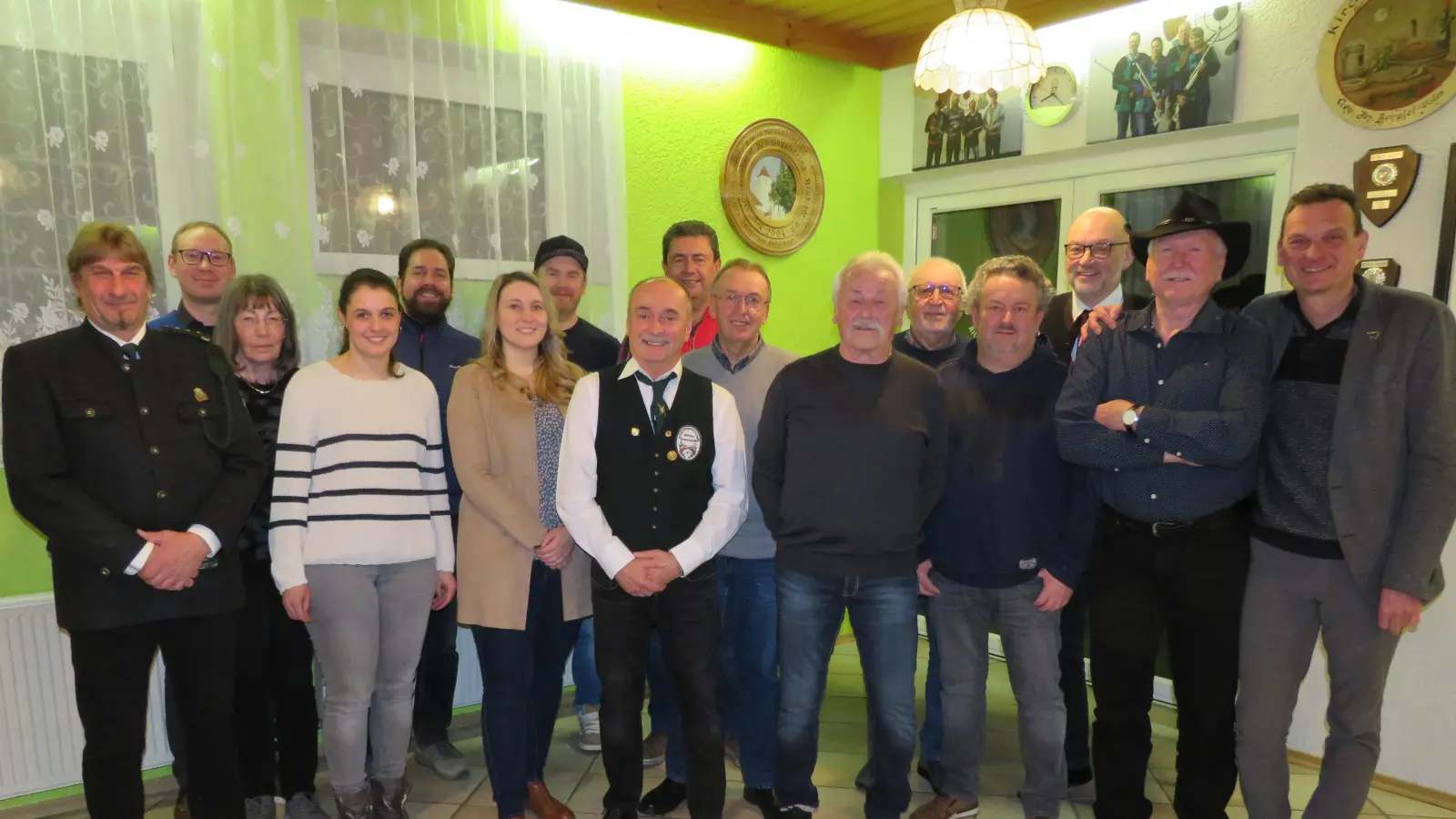 Die Geehrten mit Schützenmeister Karsten Walter(links) (Bild: Johann Adam)