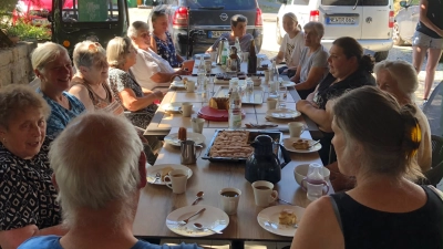 :Nach getaner Arbeit gabs für alle Kaffee und Kuchen zur Stärkung. (Bild: Maria Winter)