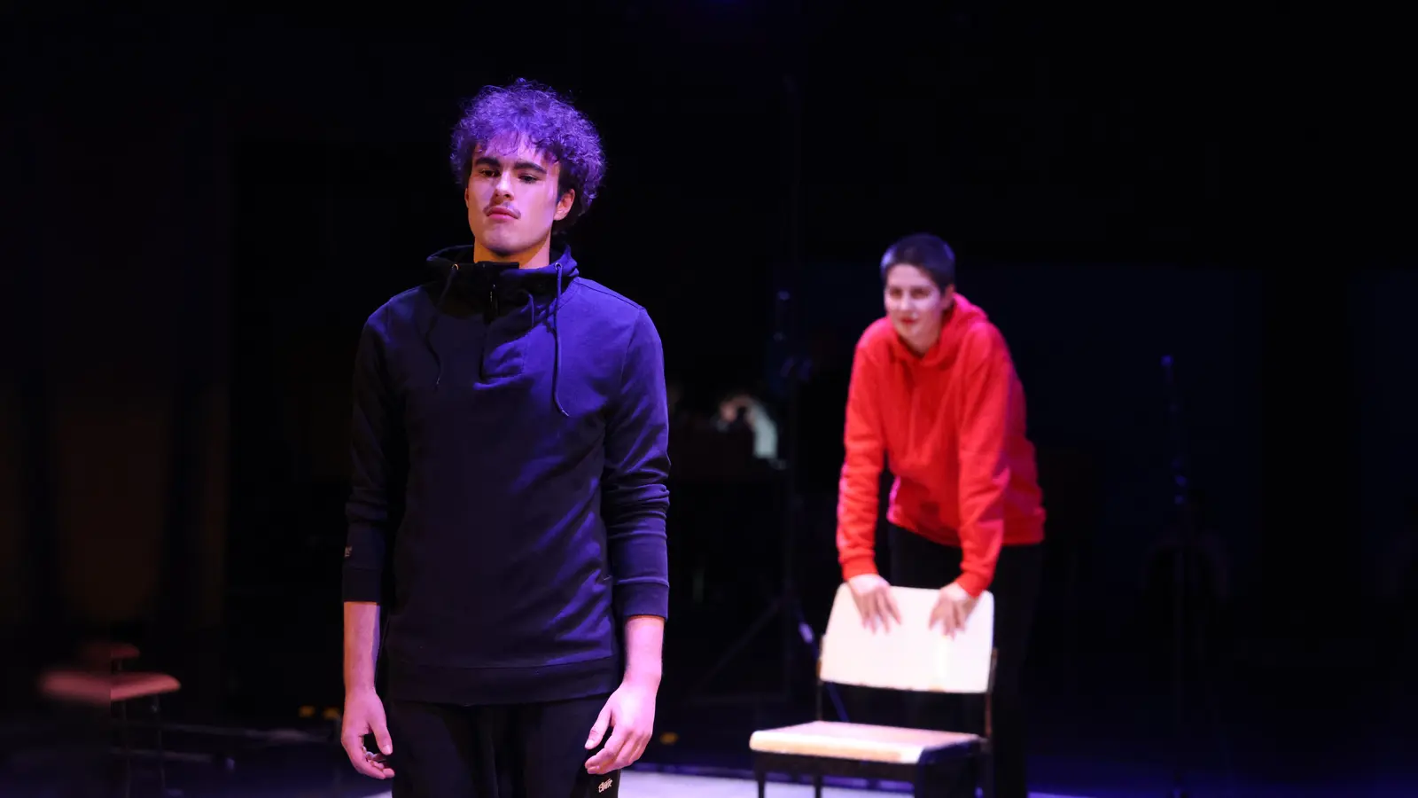 Bei der modernen Aufführung von Antigone lag der Focus rein auf dem schauspielerischen Können der jungen Akteure. (Bild: Axel Buchheit)