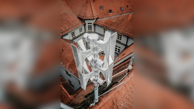 Das Foto zeigt die Sirene auf dem Amberger Rathaus. (Bild: Michael Golinski)