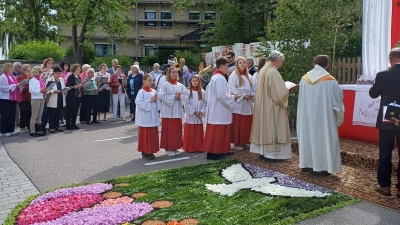 Fronleichnam in Vohenstrauß. (Bild: Sonja Münchmeier/Heiner Reber)